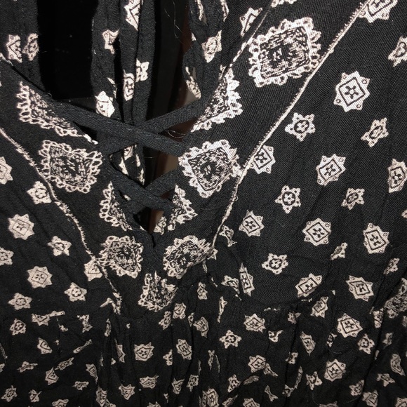 Romper - Picture 2 of 3